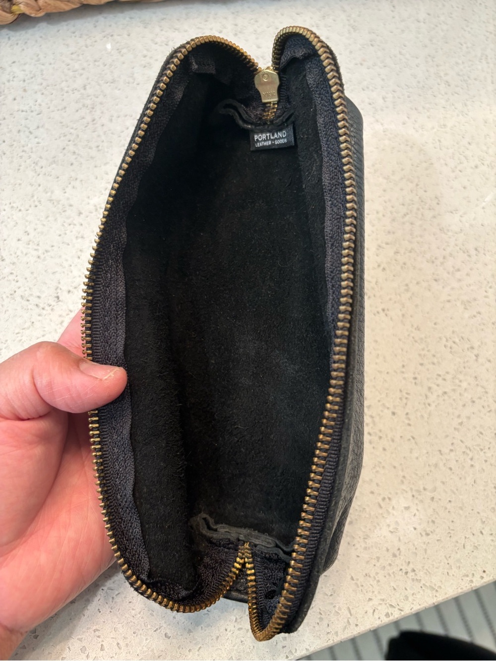 Portland Leather | Large Aspen + sidekick zip pouch | Black - Picture 17 of 17
